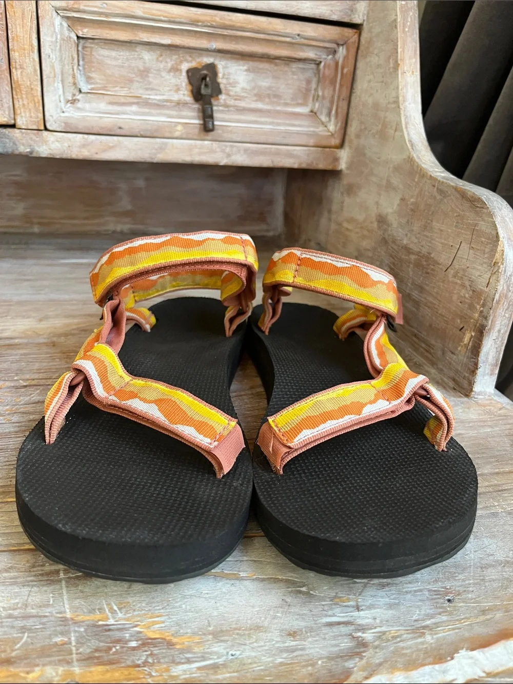 🖤 Teva Originial Universal Sandals Wavy Orange Stripe Size 9 Outdoor Hiking